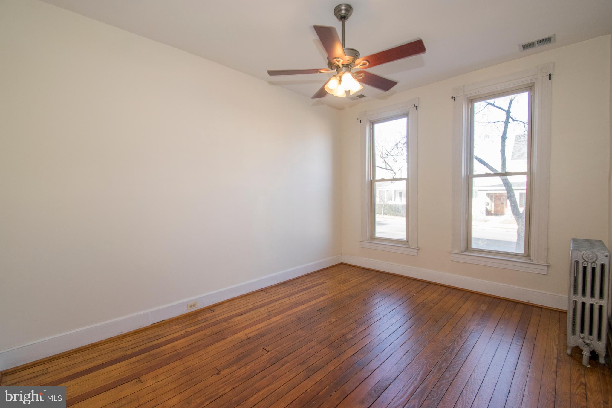 3415 Harford Road Baltimore, MD 21213 - Photo 5 of 29 Living Room