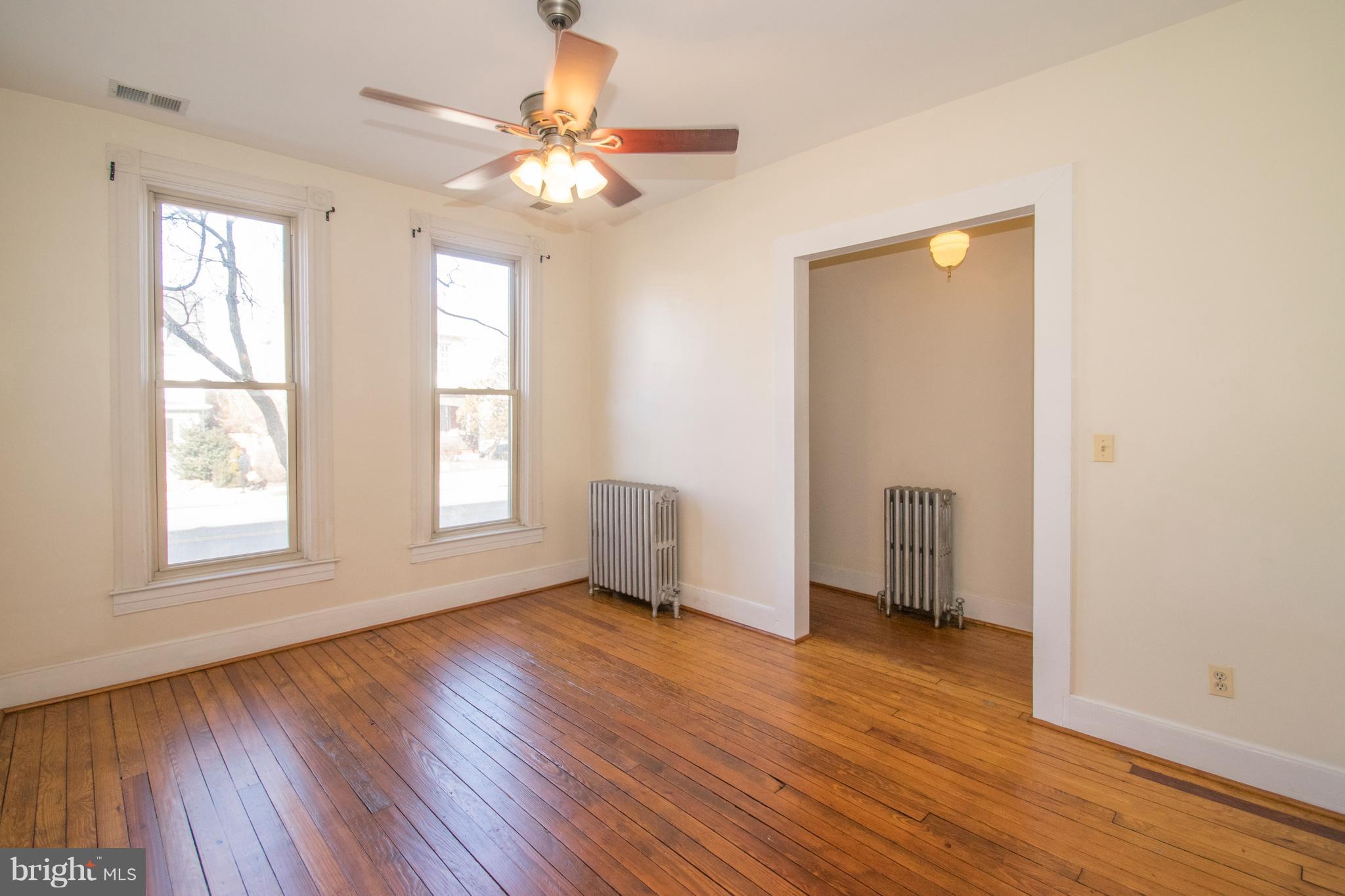 3415 Harford Road Baltimore, MD 21213 - Photo 6 of 29 Living Room