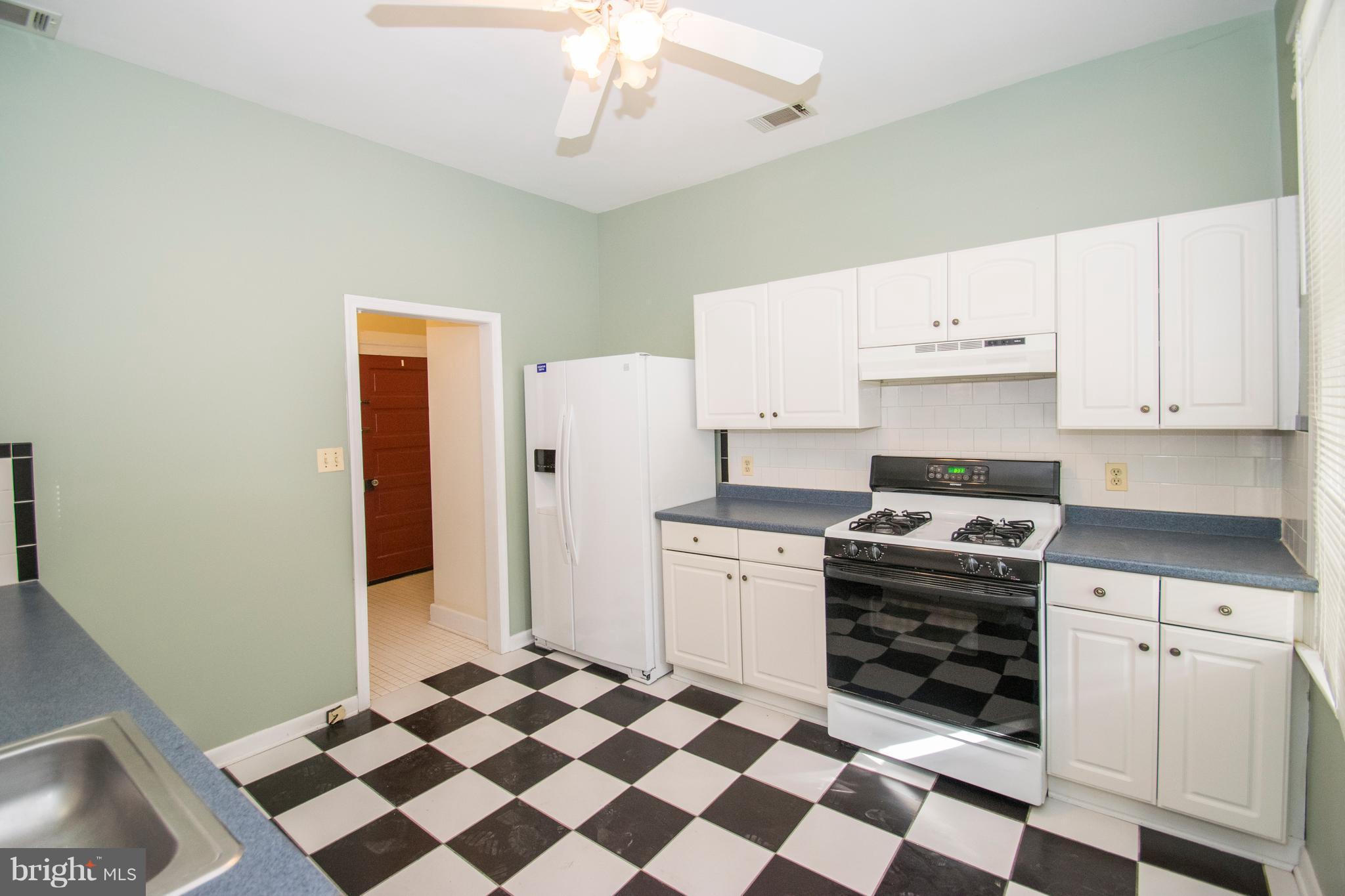 3415 Harford Road Baltimore, MD 21213 - Photo 9 of 29 Kitchen
