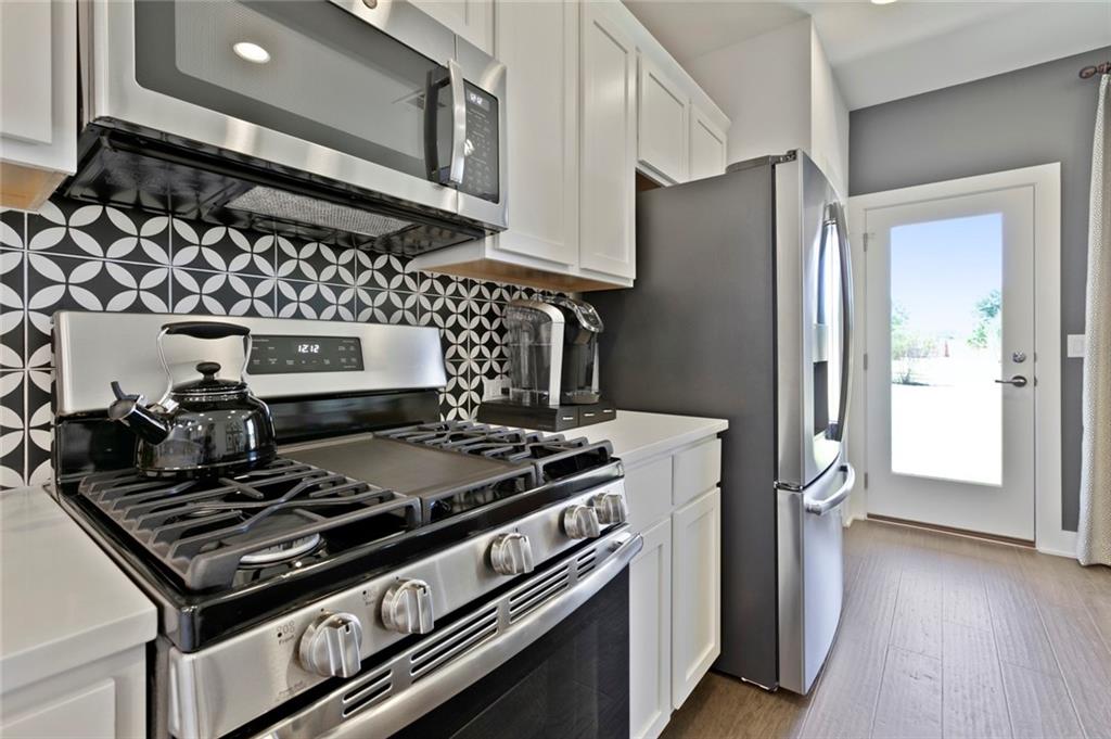 12109 Maypole Bend Austin, TX 78717 - Photo 4 of 27 a stove top oven sitting inside of a kitchen