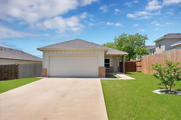 $205,000 | 104 Sweeney Street, Hillsboro, TX 76645