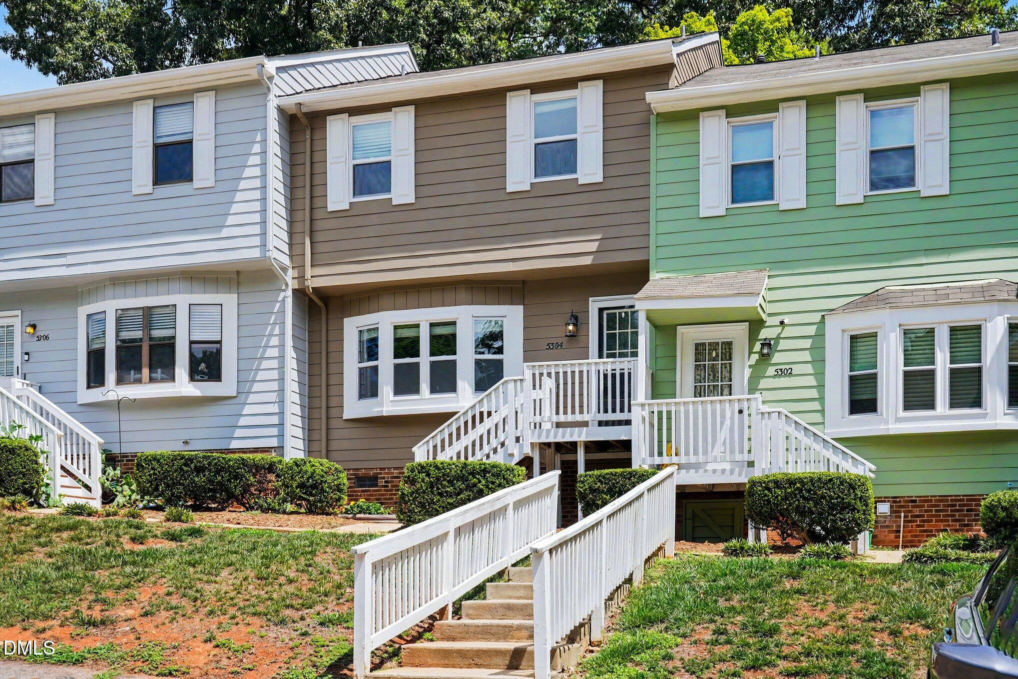 5304 Ridgeloch Place Raleigh, NC 27612 - Photo 3 of 15 003_file_4582