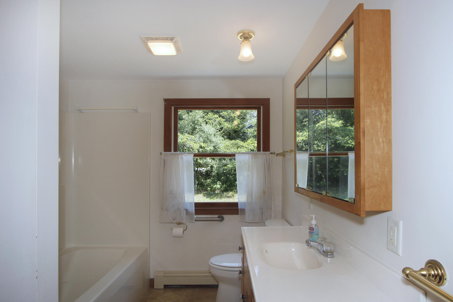 495 Aspinet Road Eastham, MA 02642 - Photo 25 of 47 a bathroom with a sink toilet and tub