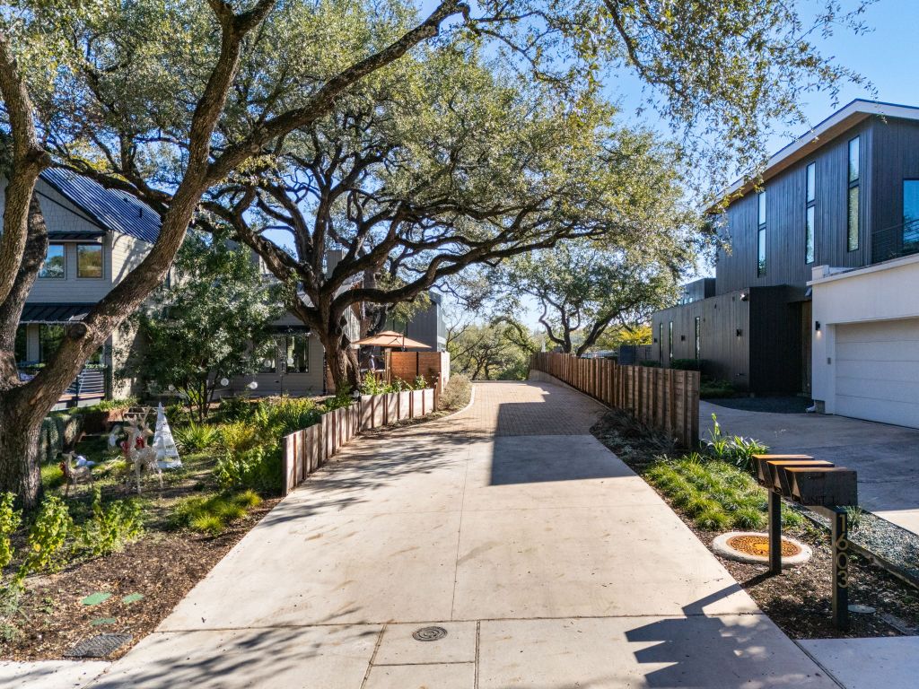 1603 Chelsea Lane, Unit 1 Austin, TX 78704 - Photo 38 of 40 View of community featuring concrete driveway
