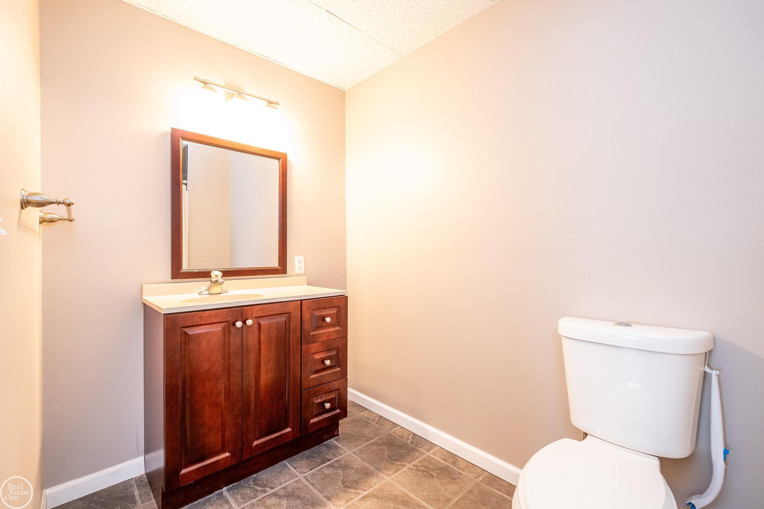 3597 Winding Brk Circle Rochester, MI 48309 - Photo 41 of 63 Basement Full Bath