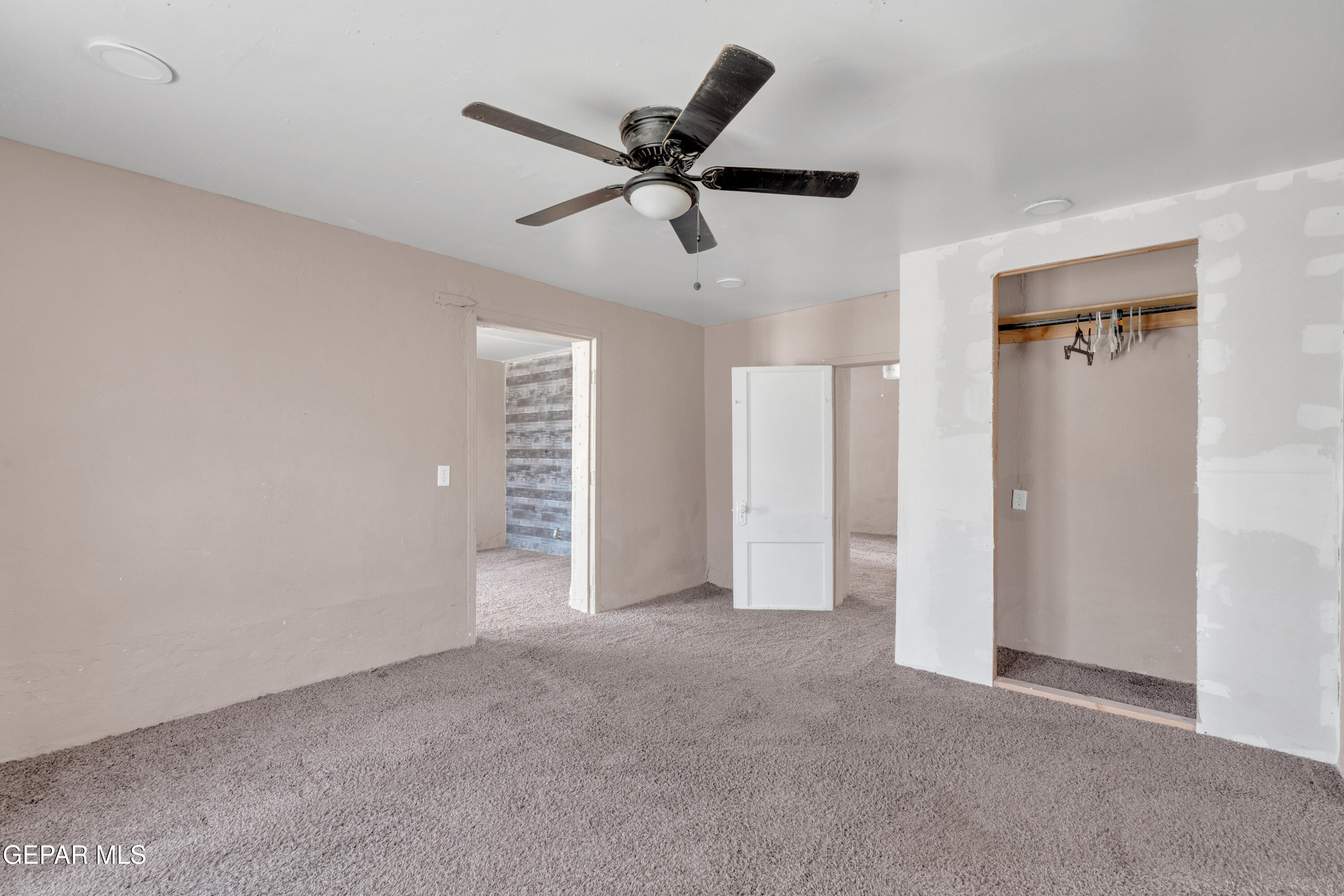 10184 Haynes Road Socorro, TX 79927 - Photo 17 of 25 a view of empty room with ceiling fan