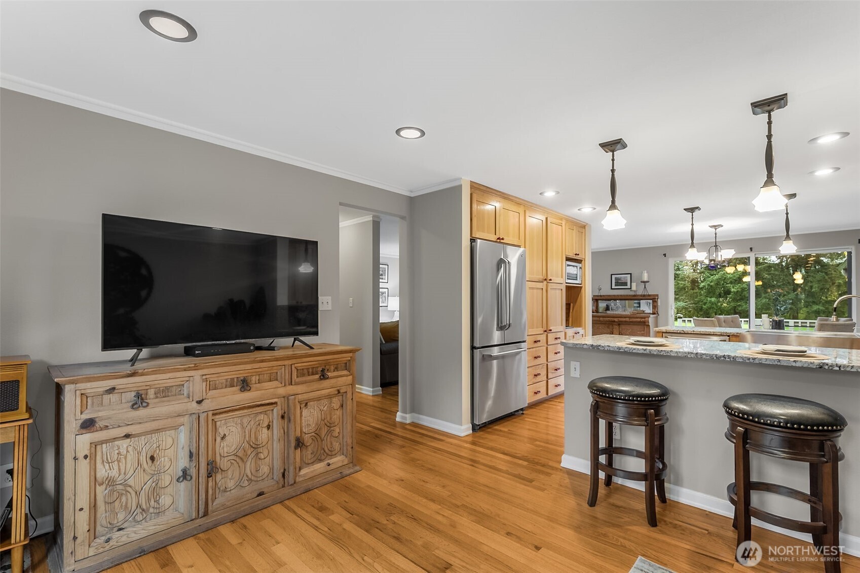 6524 Northeast 171st Place Kenmore, WA 98028 - Photo 16 of 35 a living room with furniture and flat screen tv