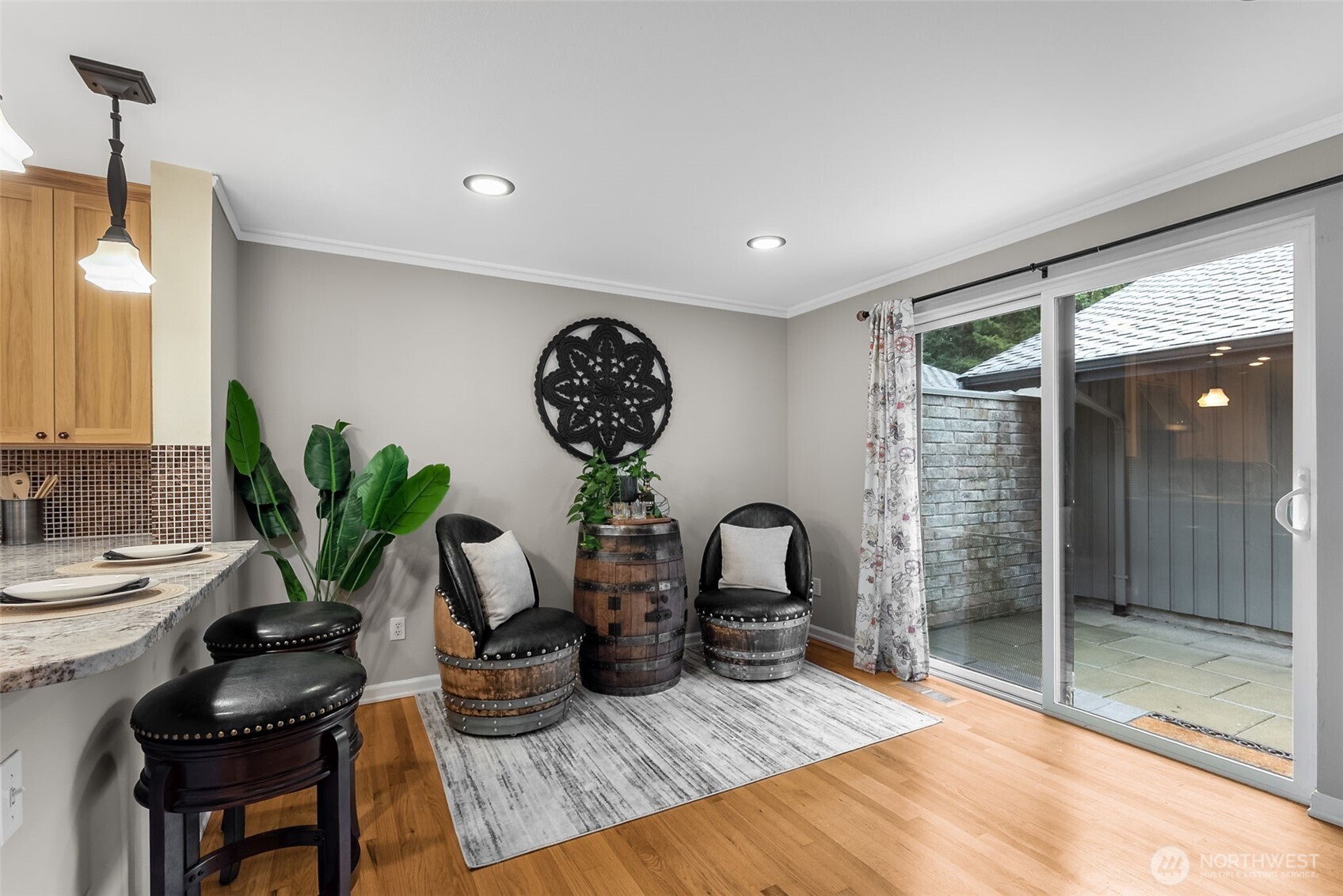 6524 Northeast 171st Place Kenmore, WA 98028 - Photo 18 of 35 a living room with furniture