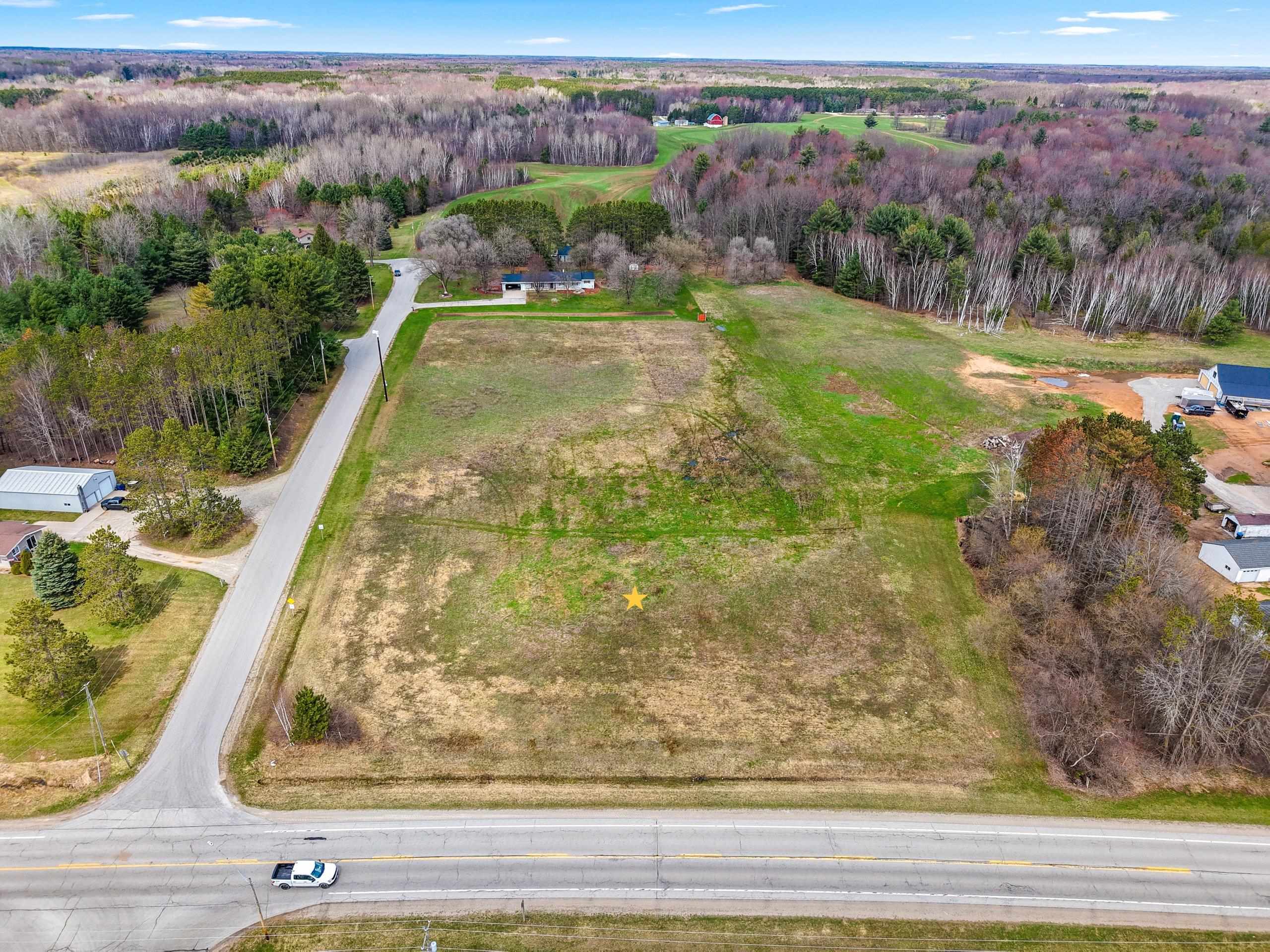 School Ln Green, Unit 1 Green Bay, WI 54313 - Photo 3 of 28