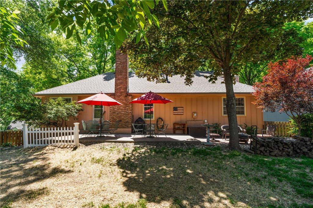 11524 Rosehill Road Overland Park, KS 66210 - Photo 26 of 32