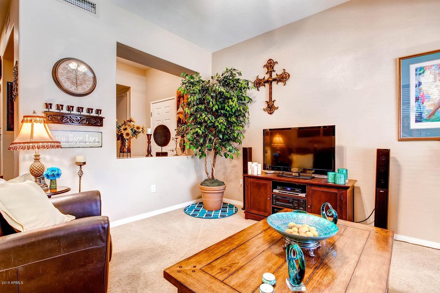 4488 East Thomas Road, Unit 1042 Phoenix, AZ 85018 - Photo 13 of 31 Living Room