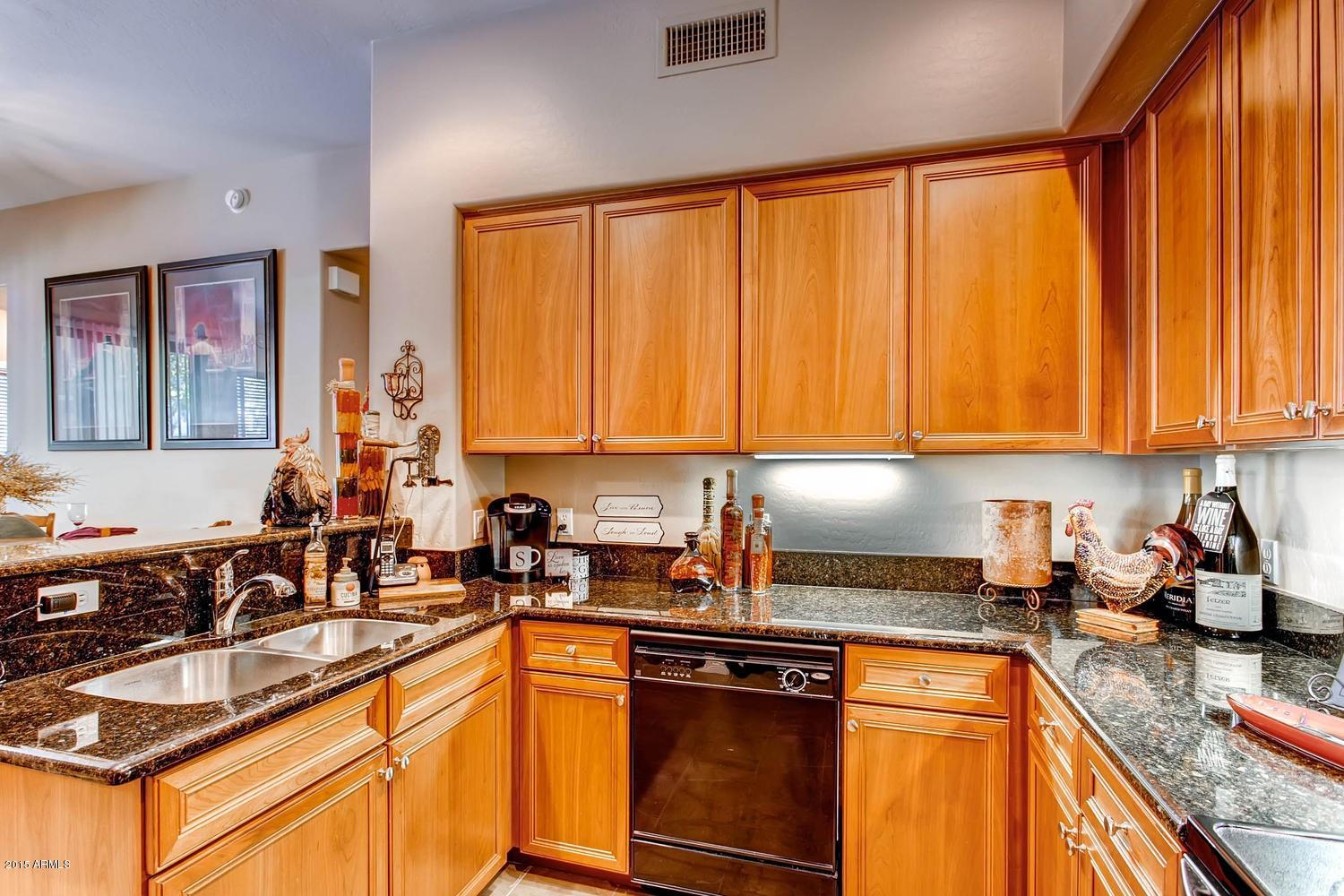 4488 East Thomas Road, Unit 1042 Phoenix, AZ 85018 - Photo 8 of 31 Kitchen