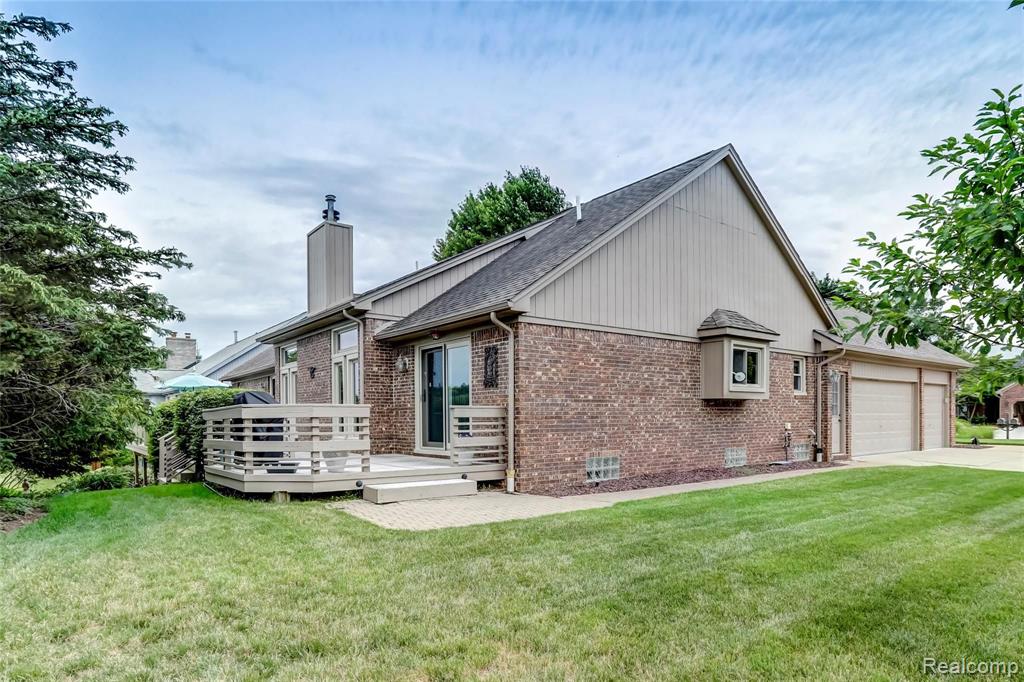 1781 South Shore Drive Rochester Hills, MI 48307 - Photo 3 of 40