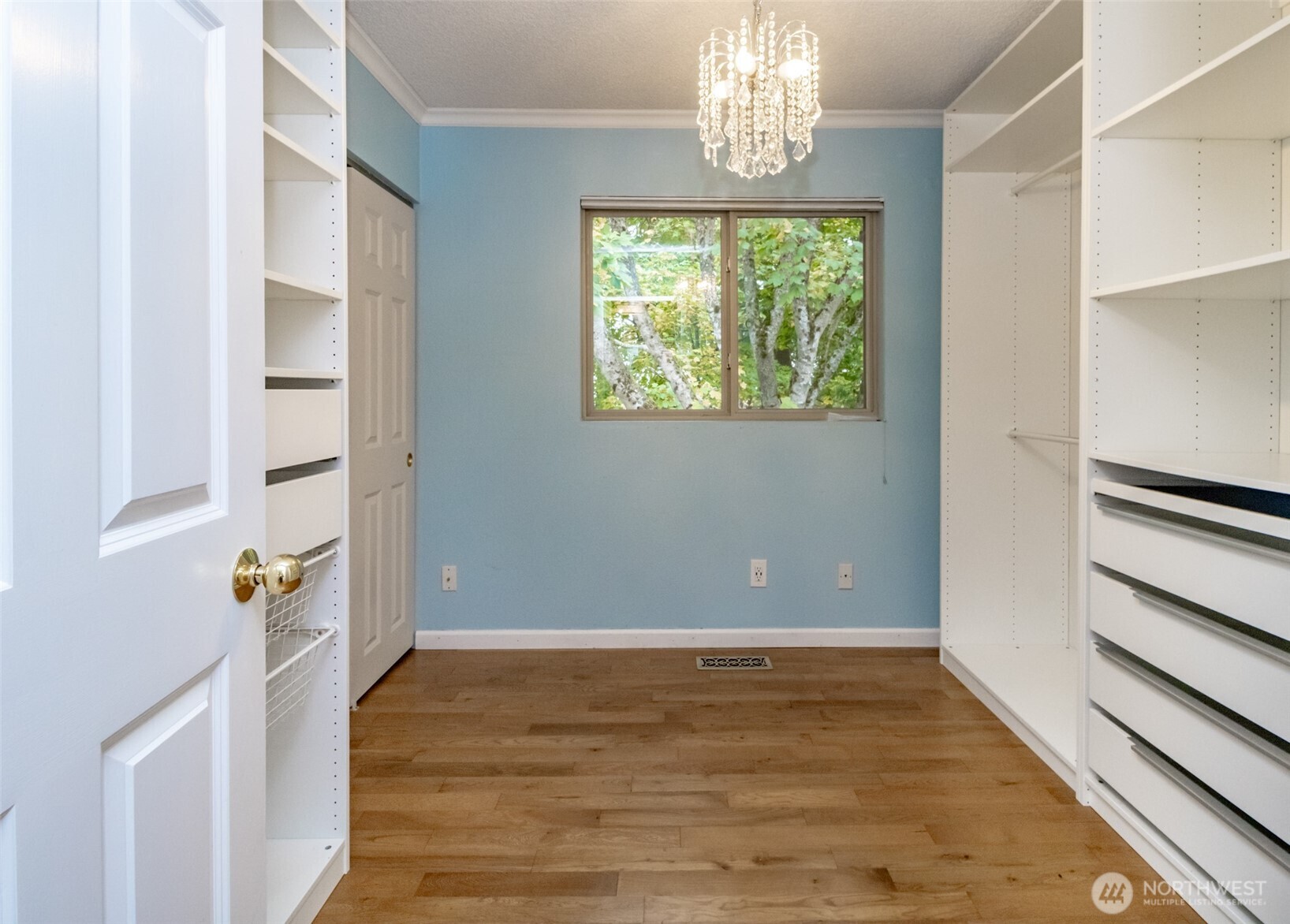 33305 41st Avenue Southwest Federal Way, WA 98023 - Photo 20 of 40 a view of an entryway with wooden floor and chandelier
