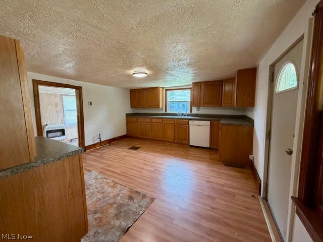 5649 Park Road Leavittsburg, OH 44430 - Photo 2 of 21