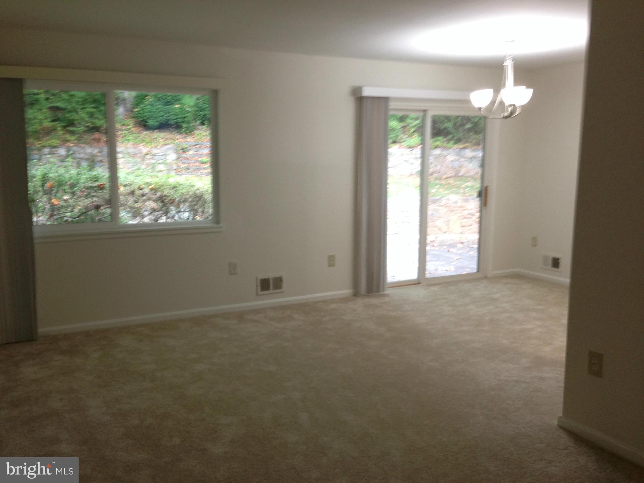 6 Winding Waye Court Silver Spring, MD 20902 - Photo 15 of 28 Living Room