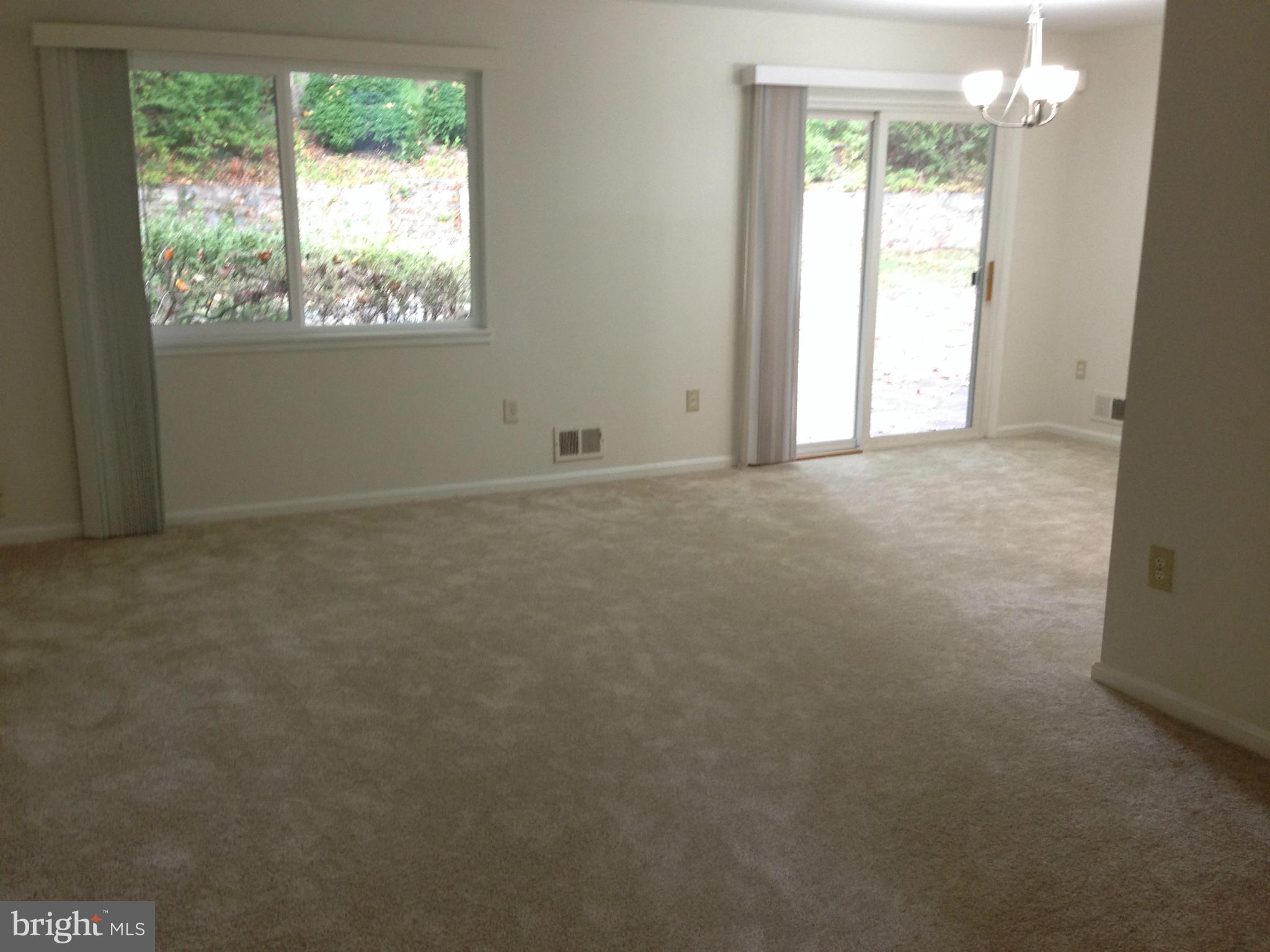 6 Winding Waye Court Silver Spring, MD 20902 - Photo 16 of 28 Living Room