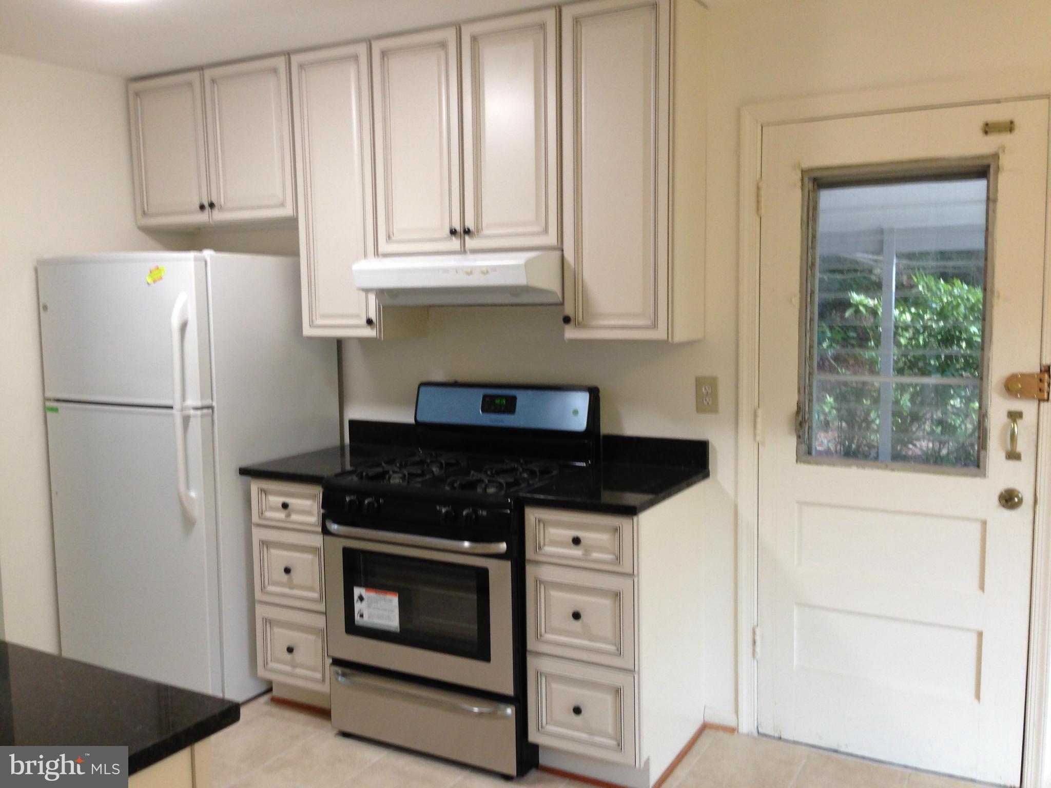 6 Winding Waye Court Silver Spring, MD 20902 - Photo 7 of 28 Kitchen