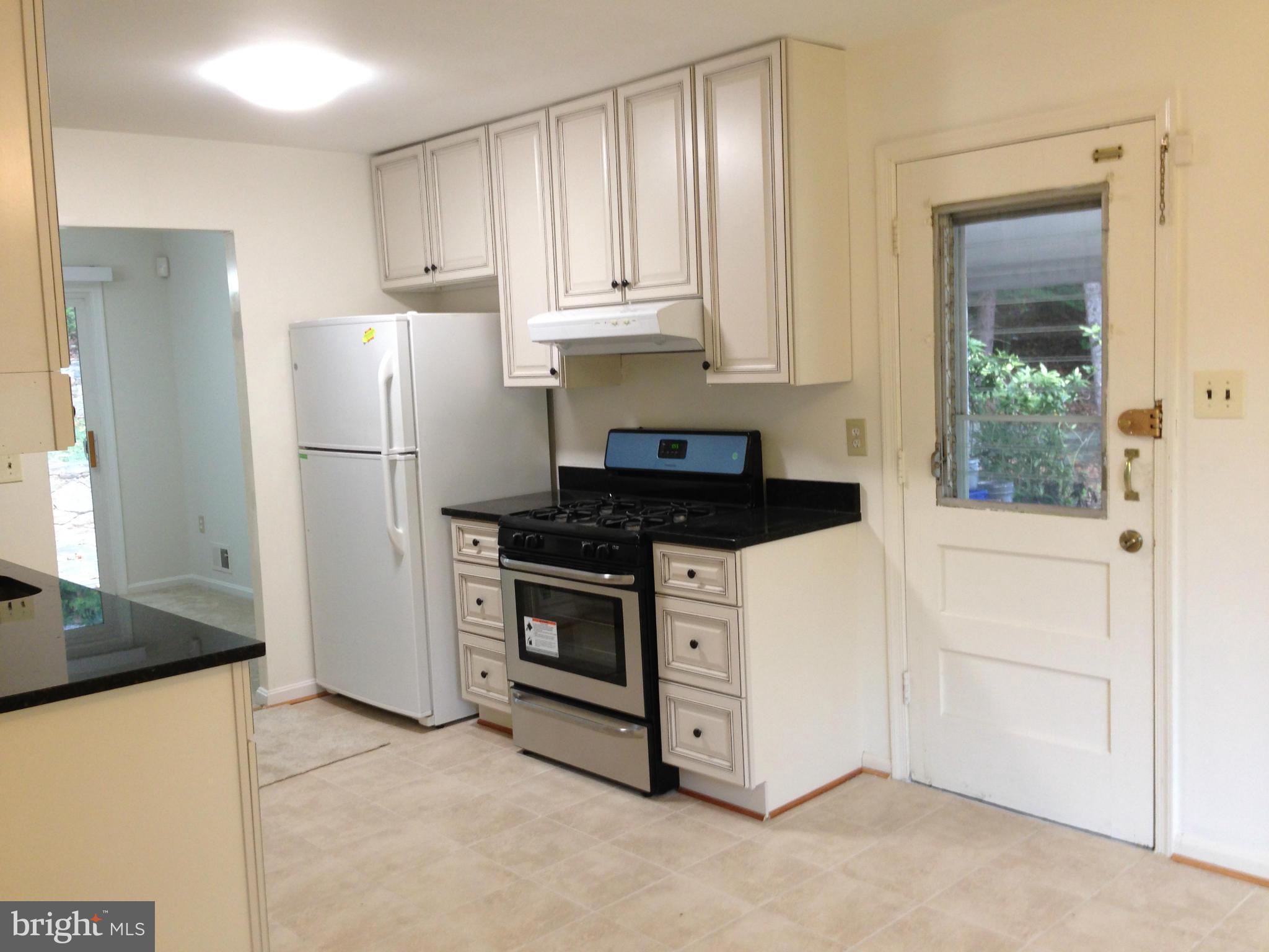 6 Winding Waye Court Silver Spring, MD 20902 - Photo 8 of 28 Kitchen