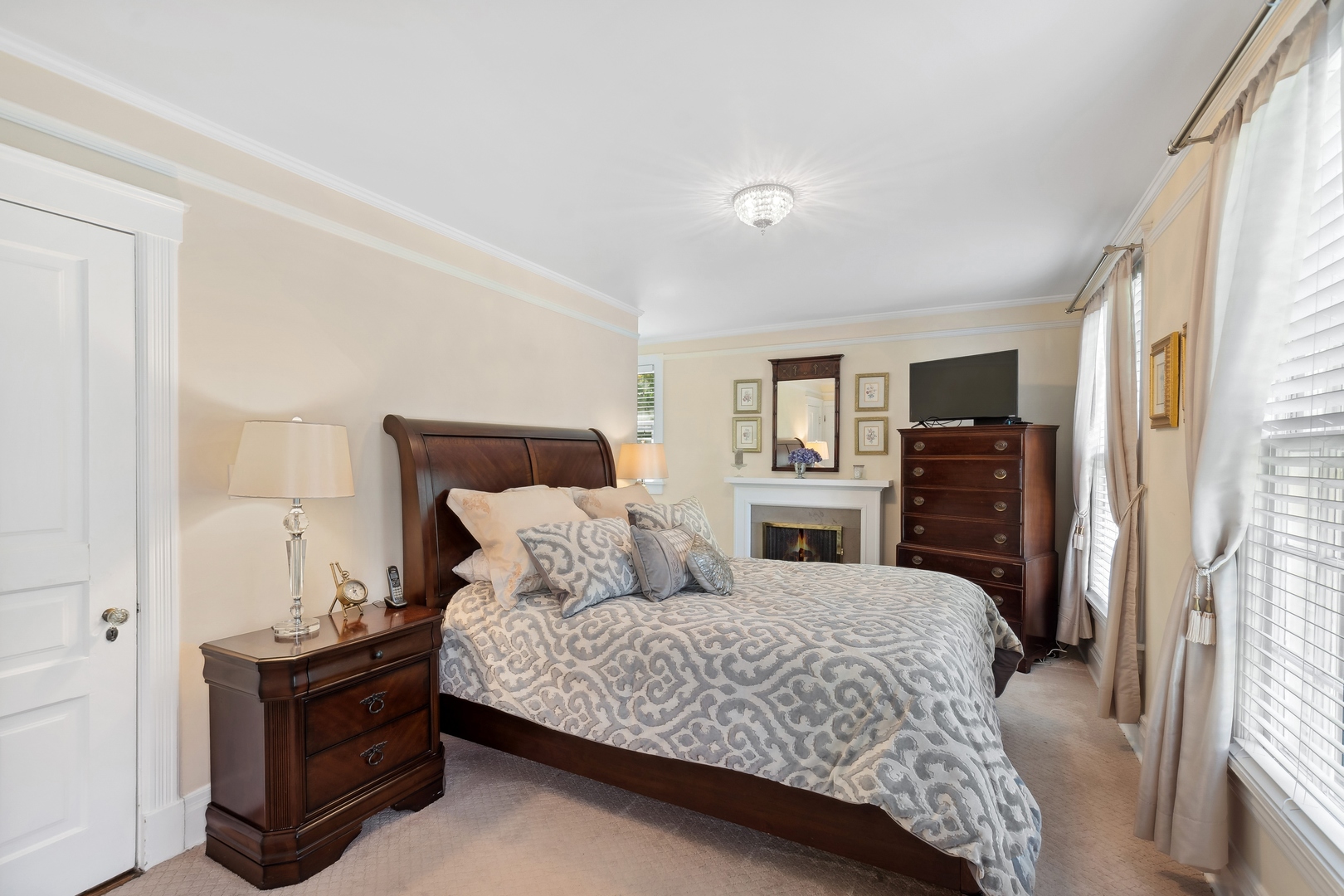 451 North Green Bay Road Lake Forest, IL 60045 - Photo 15 of 24 a bedroom with a bed and dresser