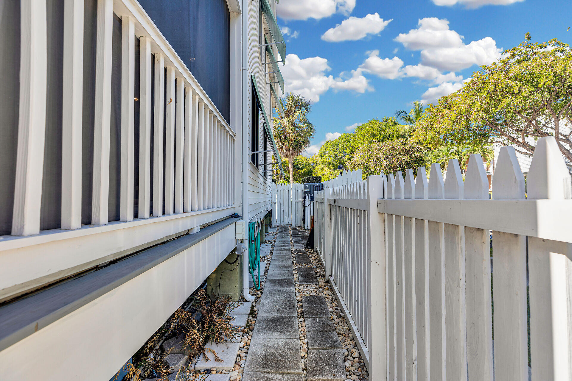 1 Spoonbill Way Key West, FL 33040 - Photo 32 of 54 Side Yard