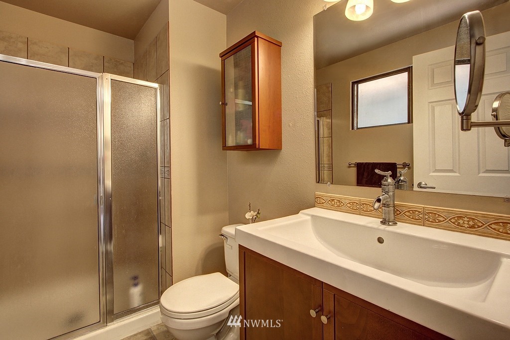 15634 129th Place Southeast Renton, WA 98058 - Photo 10 of 22 Gallery Image 10