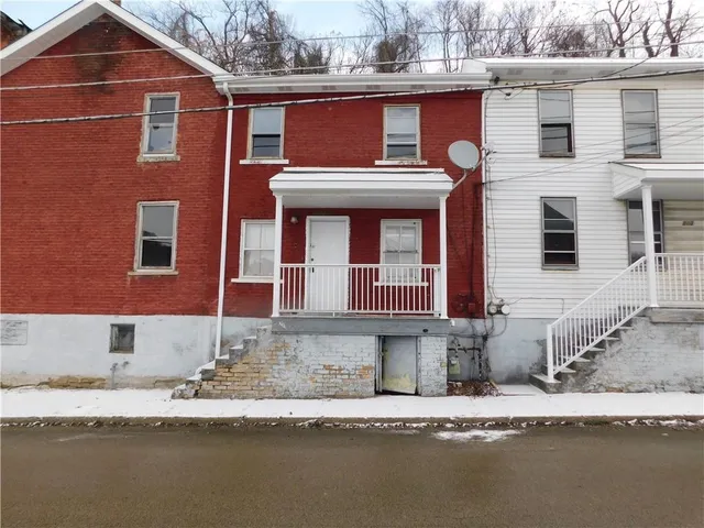 $27,900 | 207 4th Street, Fayette City, PA 15438