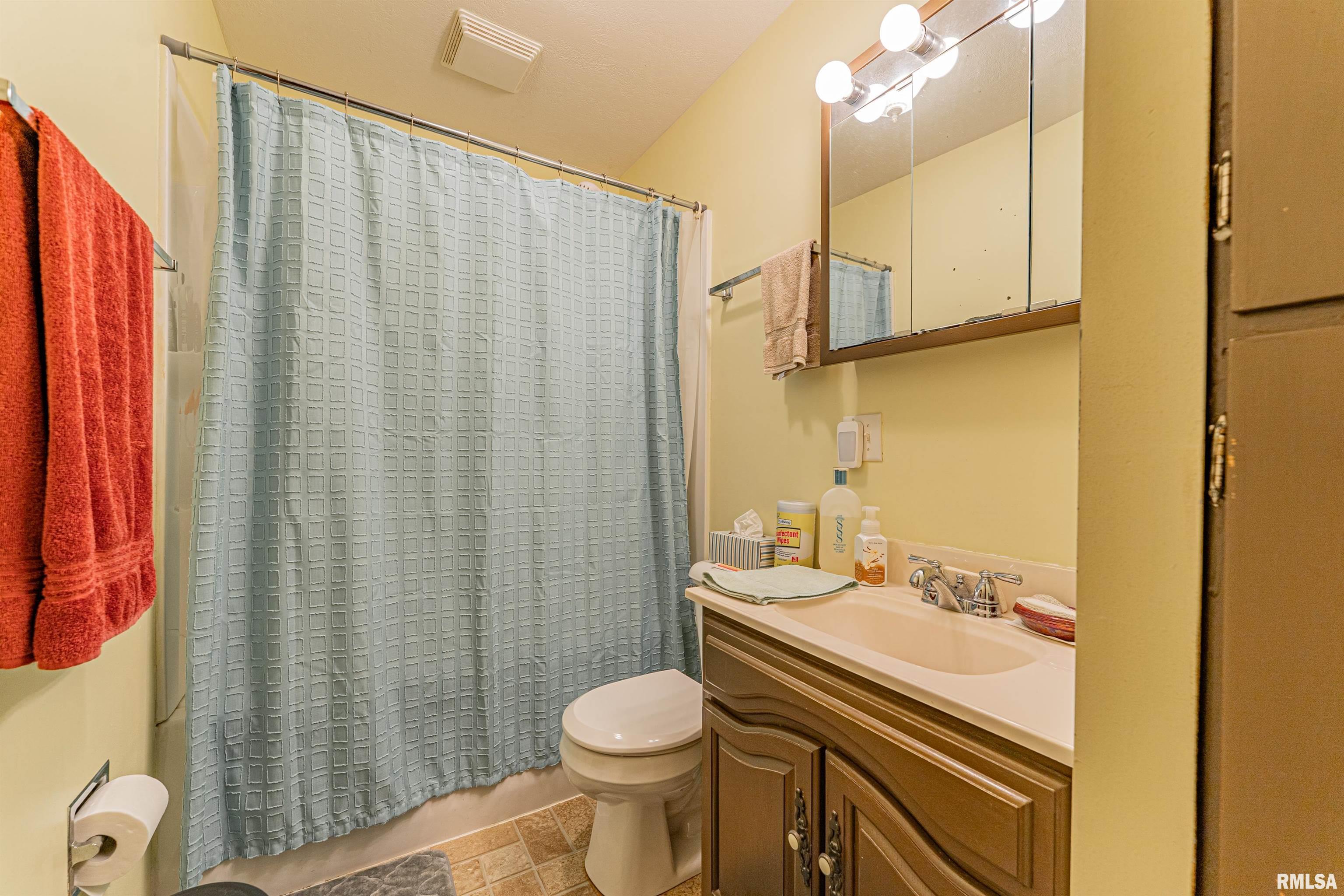 100 Northwest Walnut Street Atlanta, IL 61723 - Photo 11 of 28