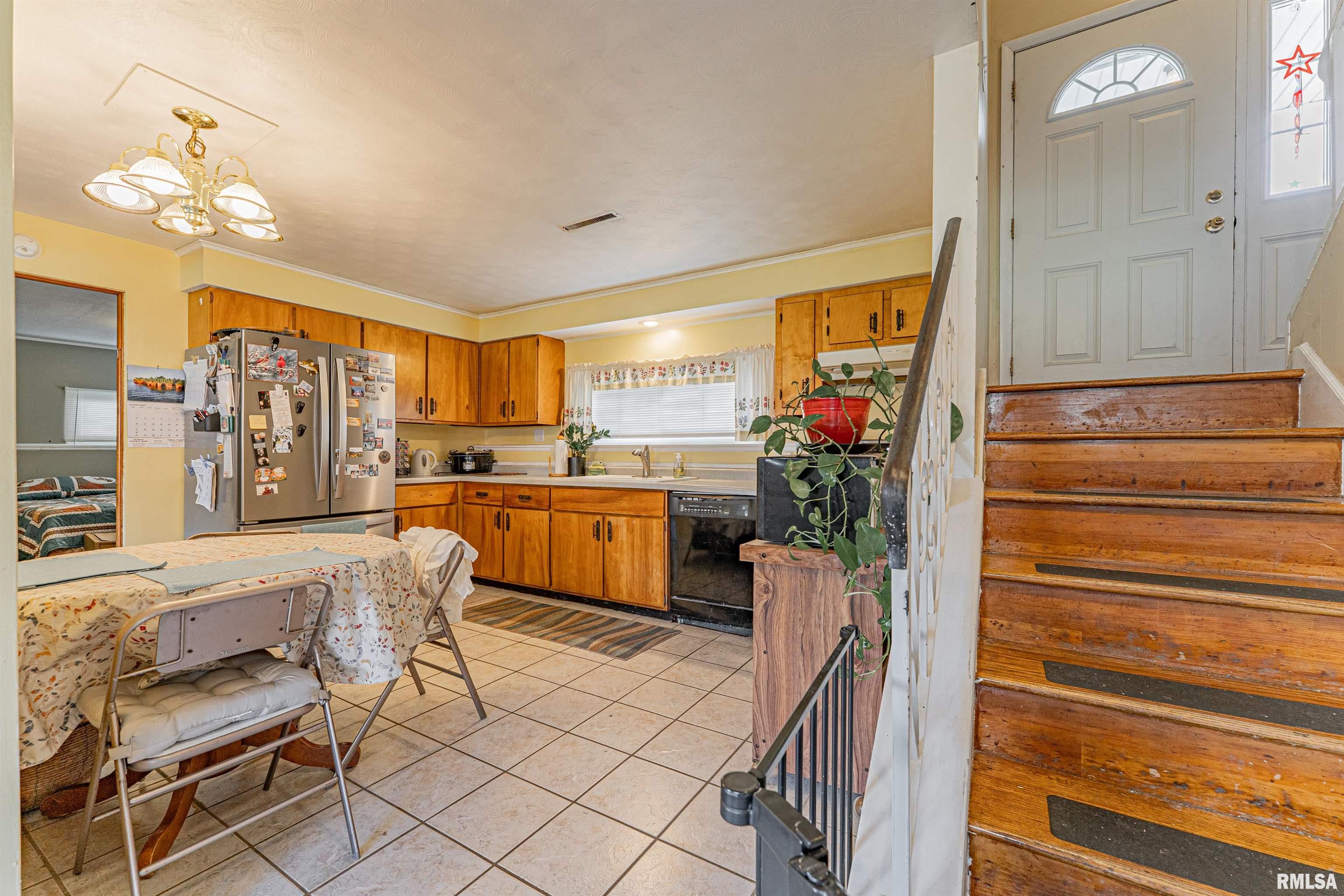 100 Northwest Walnut Street Atlanta, IL 61723 - Photo 13 of 28