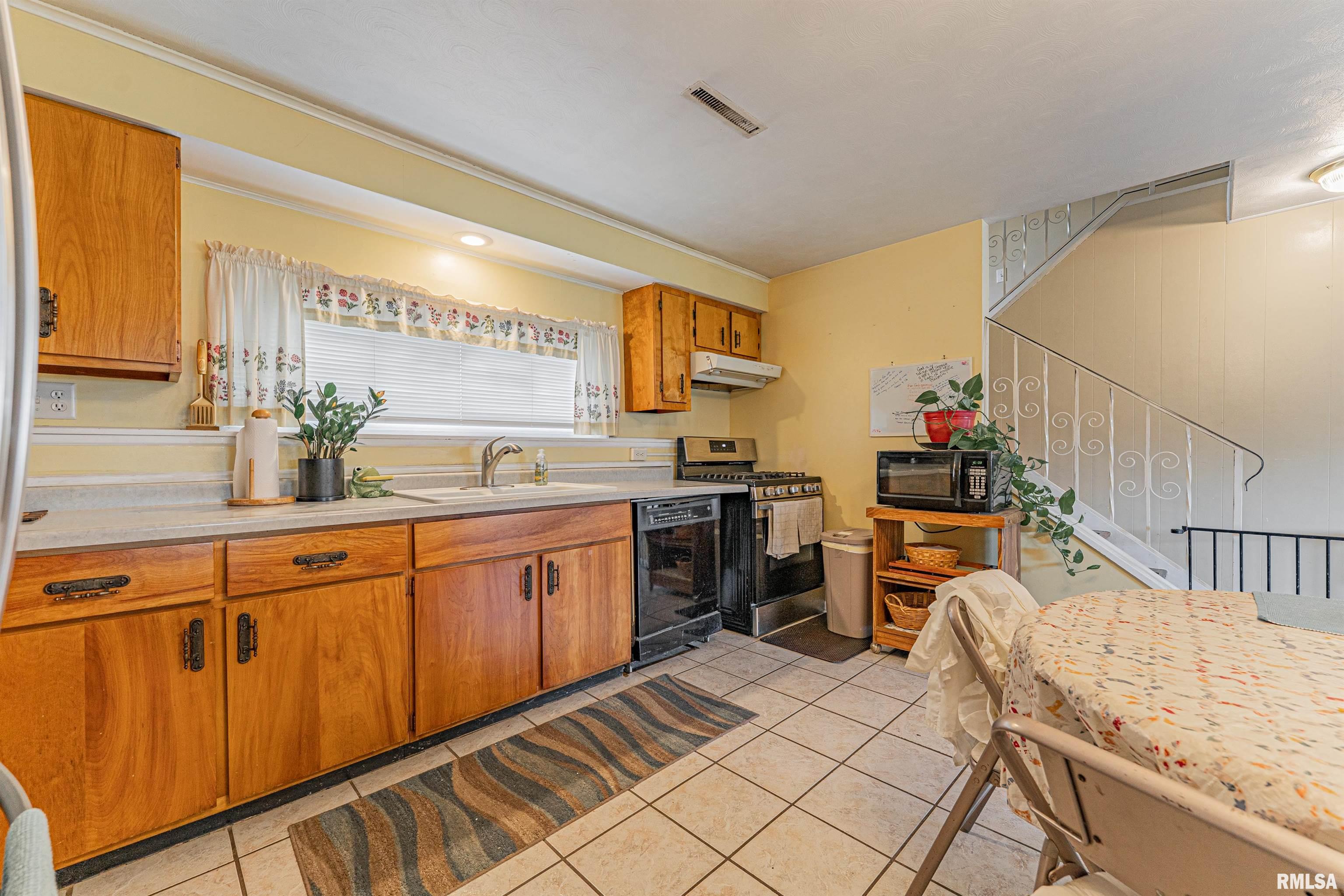 100 Northwest Walnut Street Atlanta, IL 61723 - Photo 14 of 28