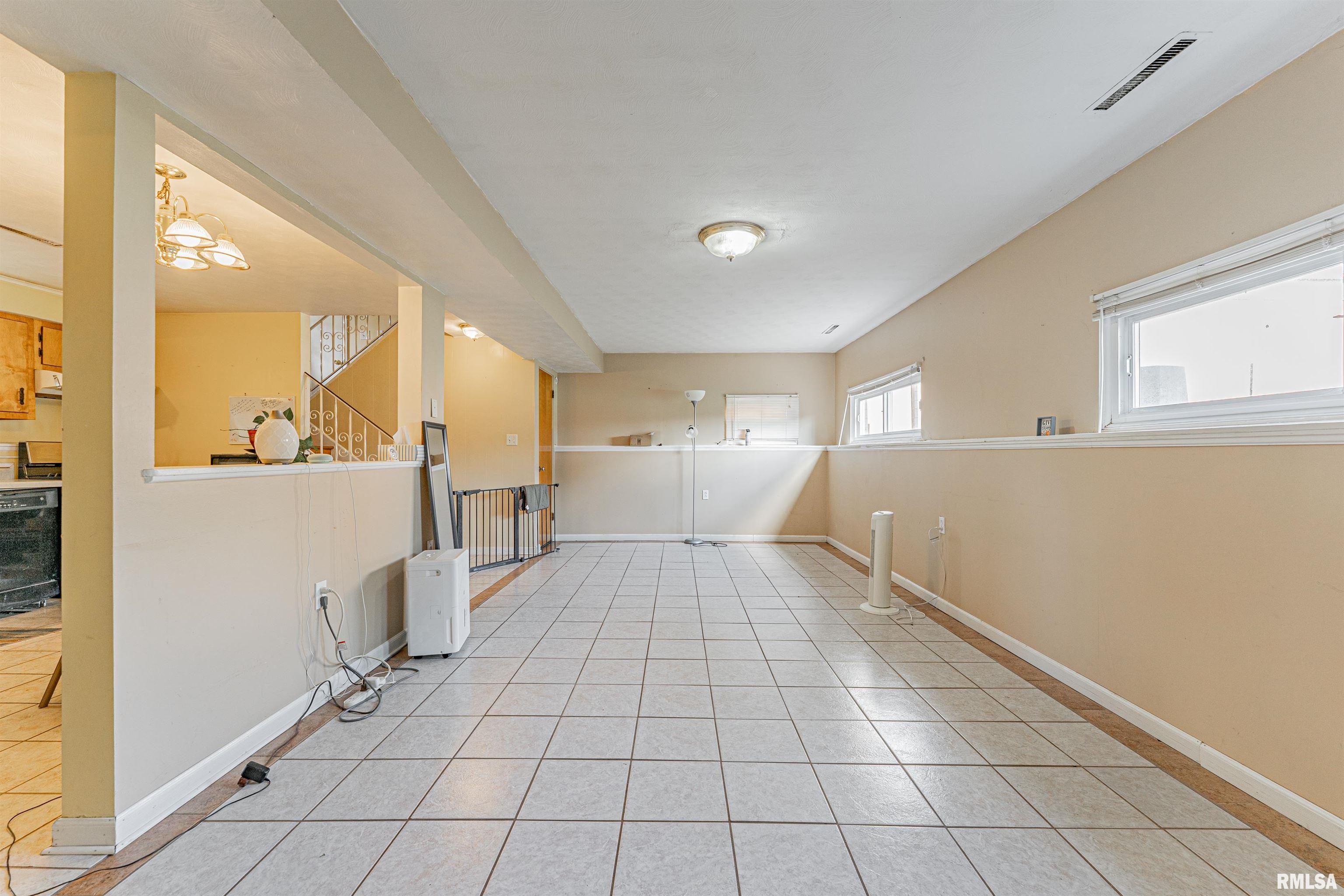 100 Northwest Walnut Street Atlanta, IL 61723 - Photo 16 of 28