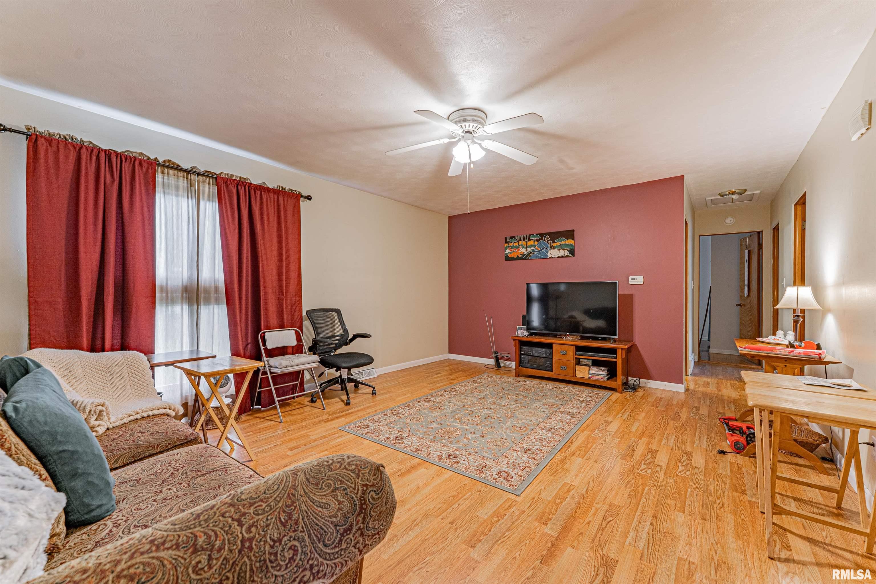 100 Northwest Walnut Street Atlanta, IL 61723 - Photo 3 of 28