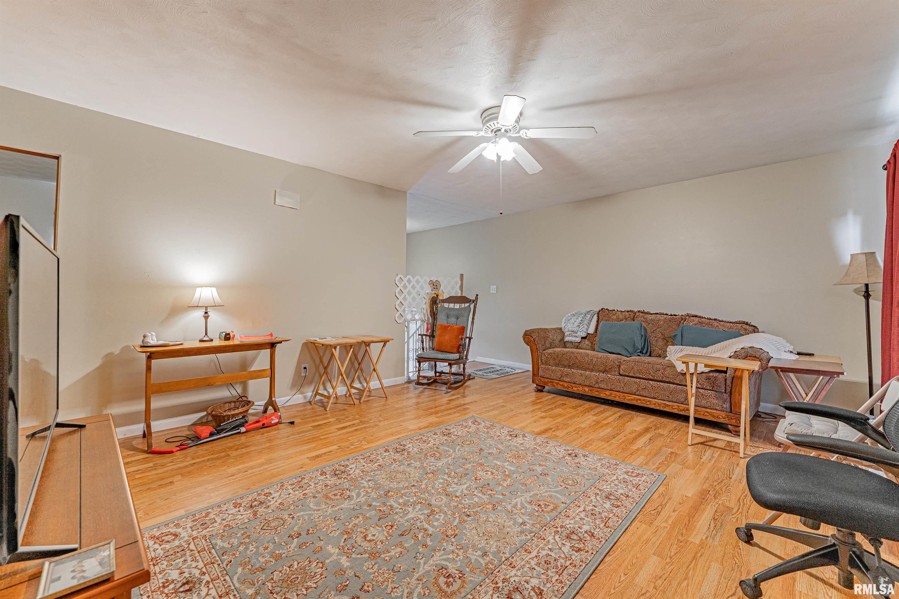 100 Northwest Walnut Street Atlanta, IL 61723 - Photo 4 of 28