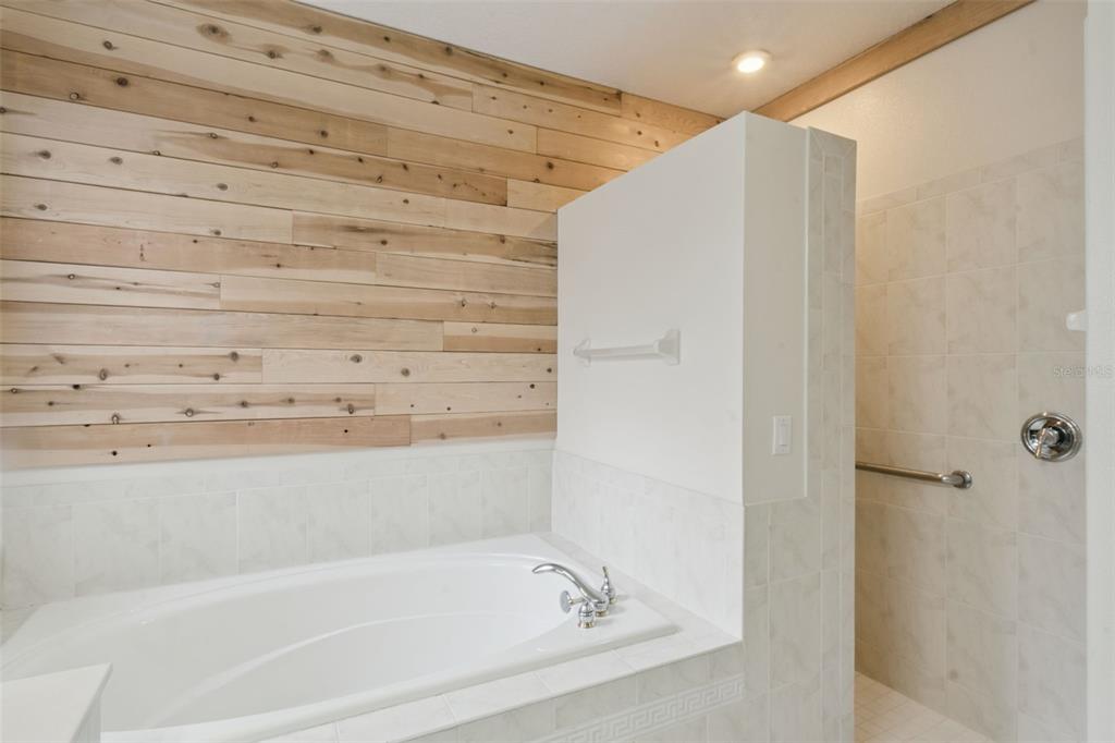 597 Sand Wedge Loop Apopka, FL 32712 - Photo 29 of 40 a bathroom with a bathtub and a shower