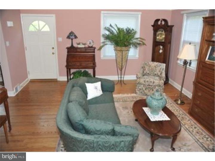 618 West Rolling Road Springfield, PA 19064 - Photo 3 of 21 Living Room