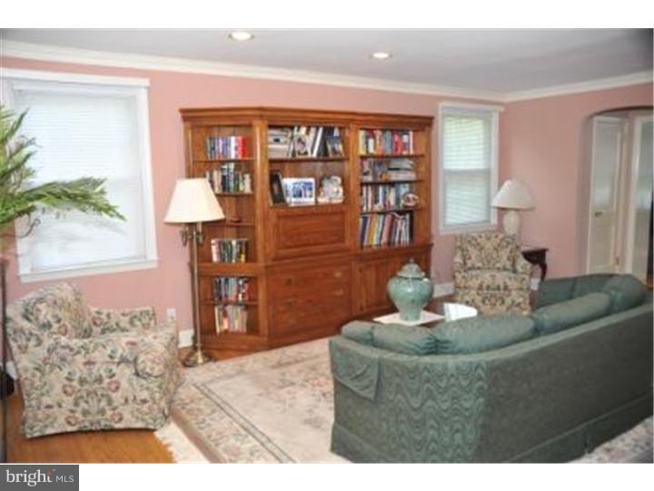 618 West Rolling Road Springfield, PA 19064 - Photo 4 of 21 Living Room