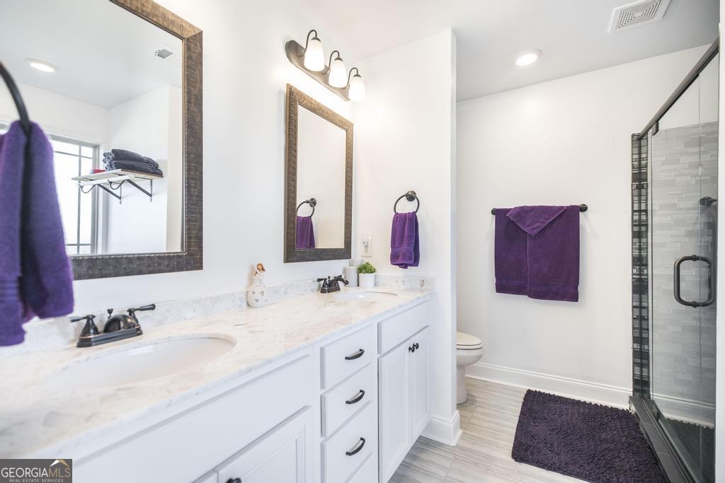 132 Sadie Heights Boulevard Perry, GA 31069 - Photo 17 of 29 a bathroom with a sink double vanity and a mirror