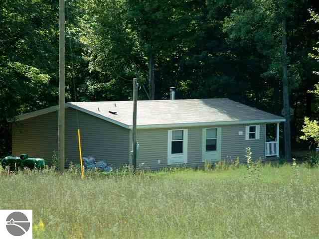 6525 Lincoln Road Beulah, MI 49617 - Photo 6 of 6 1648000-5.JPG