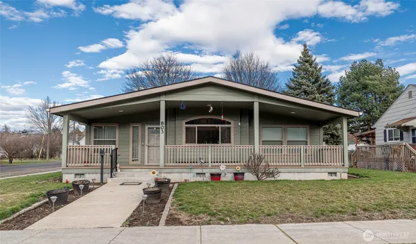 $328,000 | 803 South 3rd Street, Dayton, WA 99328