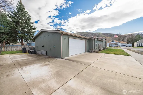 $328,000 | 803 South 3rd Street, Dayton, WA 99328