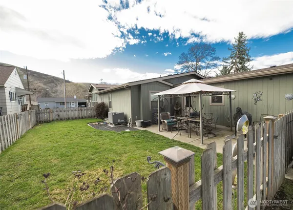$328,000 | 803 South 3rd Street, Dayton, WA 99328