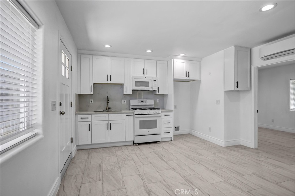 857 South Idyllwild Avenue, Unit 2 Rialto, CA 92376 - Photo 3 of 16 Side view of kitchen