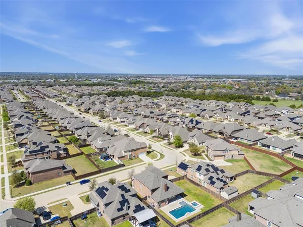 $529,999 | 110 Sweetleaf Drive, Red Oak, TX 75154