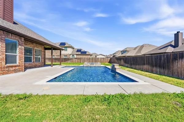 $529,999 | 110 Sweetleaf Drive, Red Oak, TX 75154