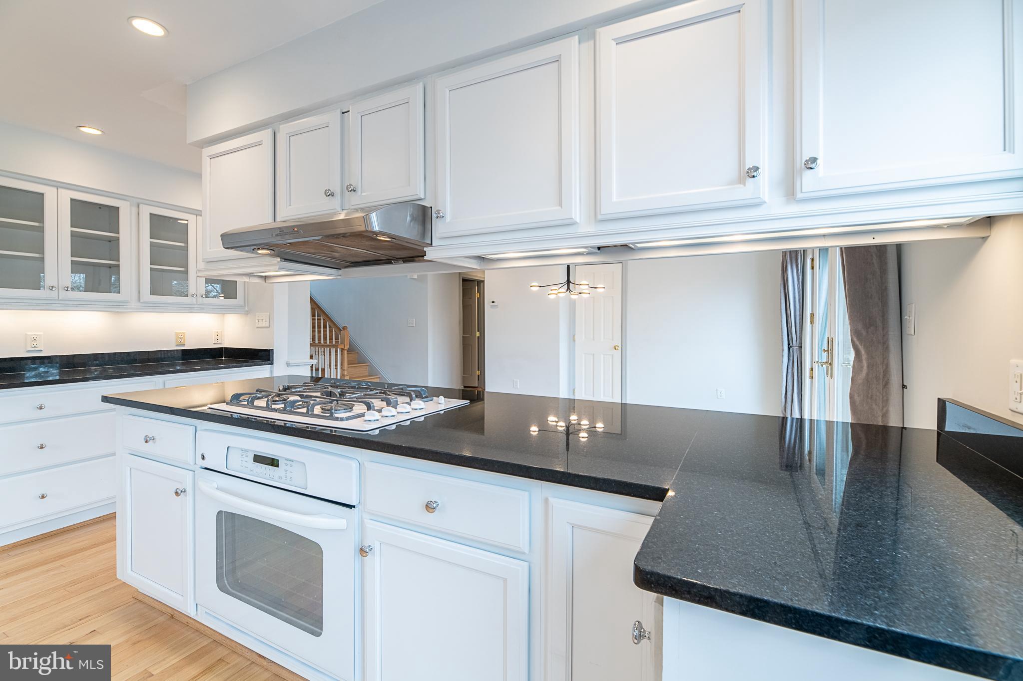 1830 Opalocka Drive McLean, VA 22101 - Photo 7 of 69 Cooktop, range hood & oven
