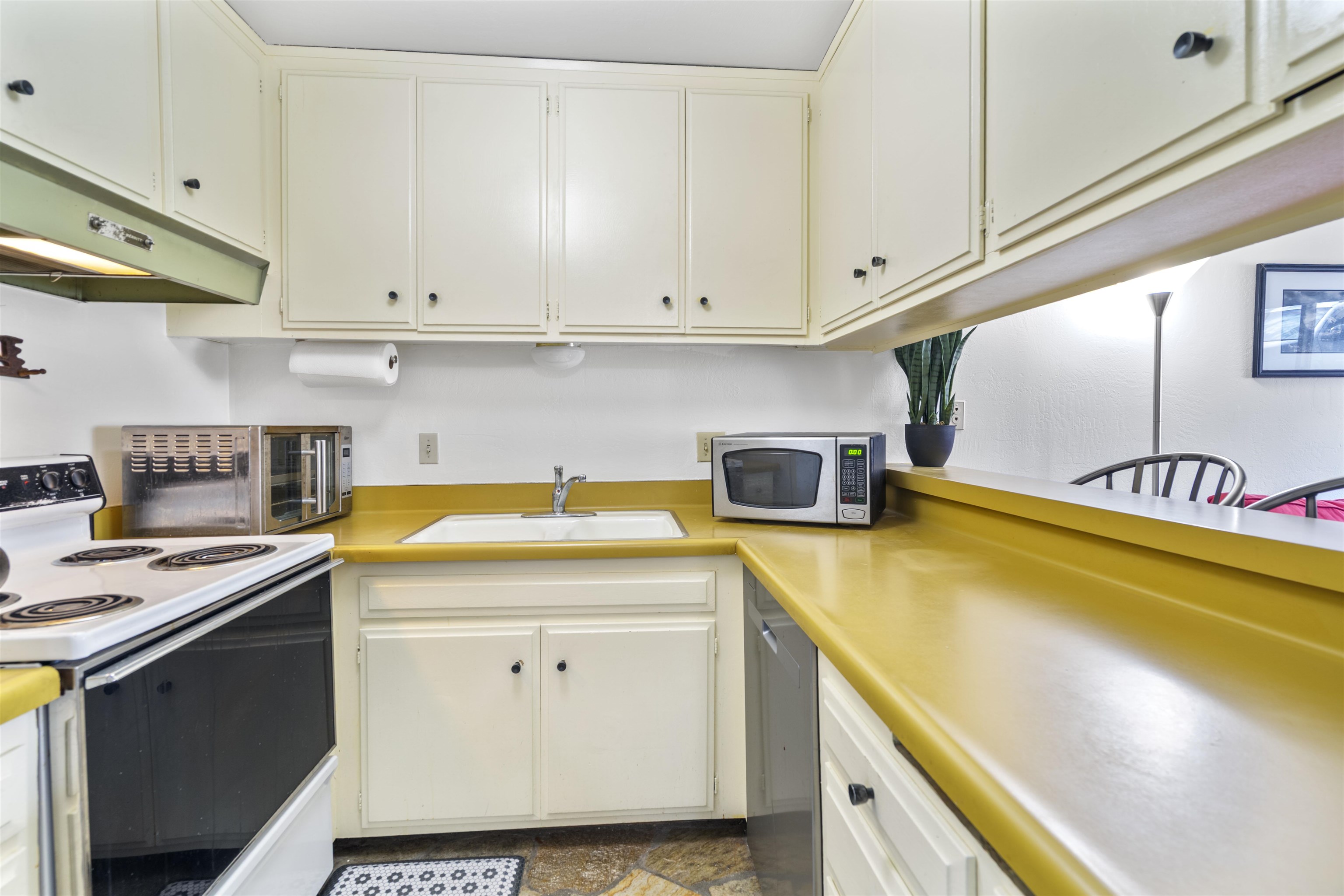 165 Old Mammoth Road, Unit 30 Mammoth Lakes, CA 93546 - Photo 6 of 12 Gallery Image 6