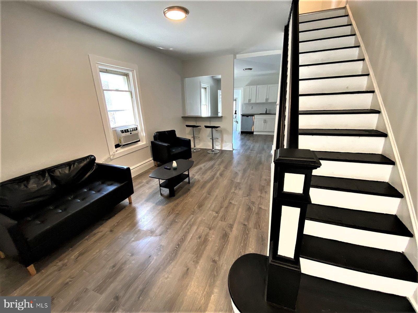 515 Thomas Street Bethlehem, PA 18015 - Photo 11 of 30 a living room with furniture and a mirror