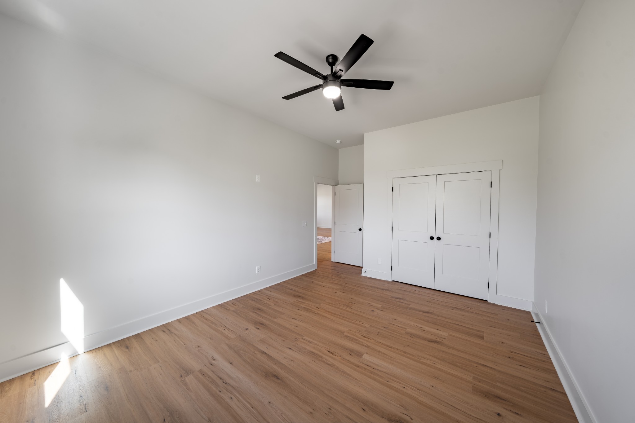 4031 Wells Road Springfield, TN 37172 - Photo 19 of 39 a view of empty room with wooden floor and ceiling fan