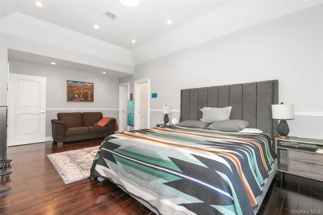 $9,600 | 66 Essex Road, Great Neck, NY 11023