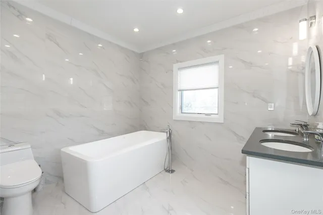 $9,600 | 66 Essex Road, Great Neck, NY 11023